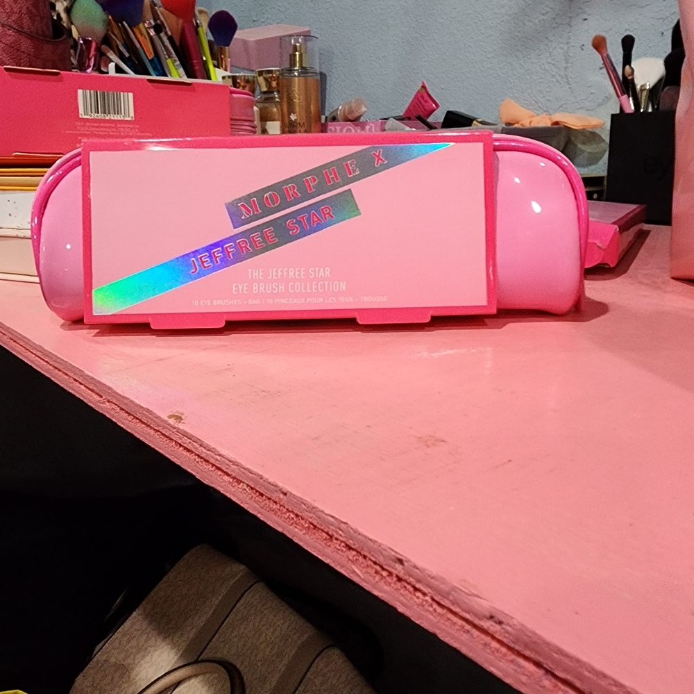 JeffreeStar makeup brush set